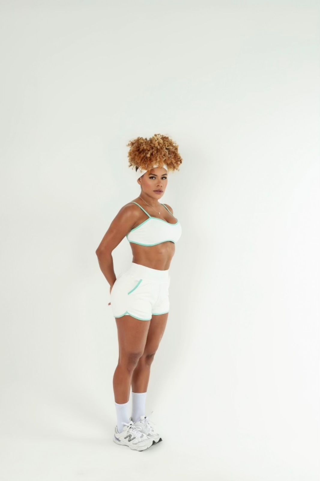 Conjunto Bruna modelo branco vivo verde